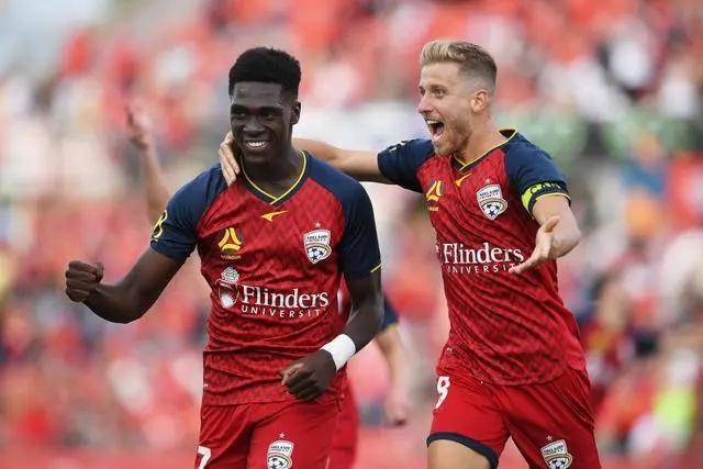 斯洛特是第四位处子赛季率队圣诞节登顶的主教练